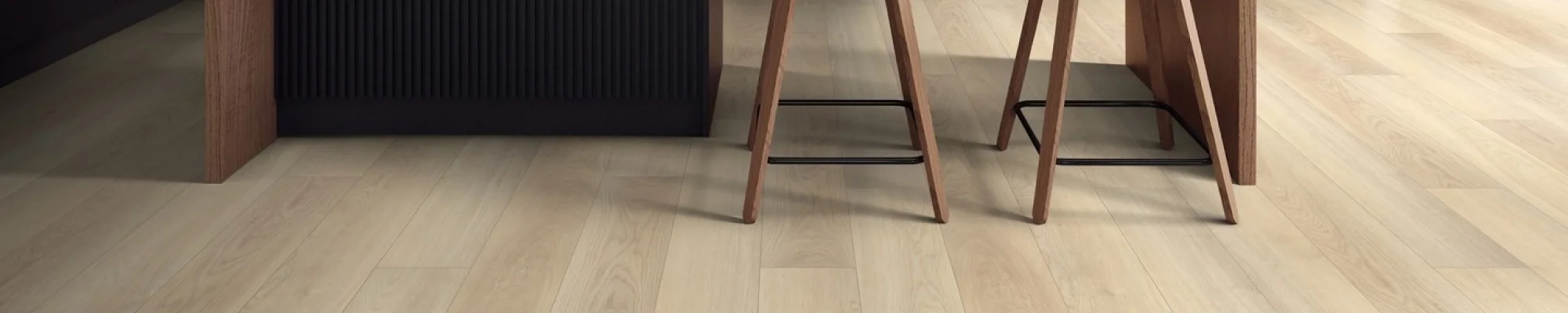 solid-hardwood-natural-color-in-kitchen-with modern-island_2000x400